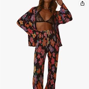 Black floral plisse set - TOP ONLY size small